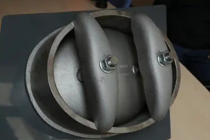 Handhole, manhole covers